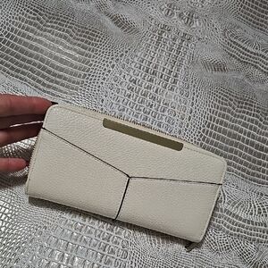Very G Cream Textured Wallet